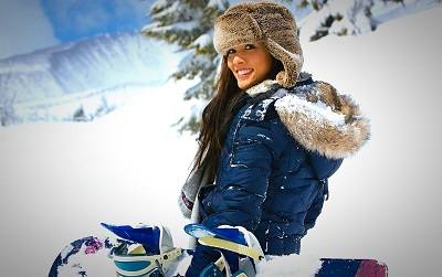 Девушка со сноубордом. Горнолыжный курорт Улудаг